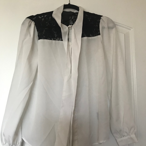 White and black xs blouse - Picture 1 of 2